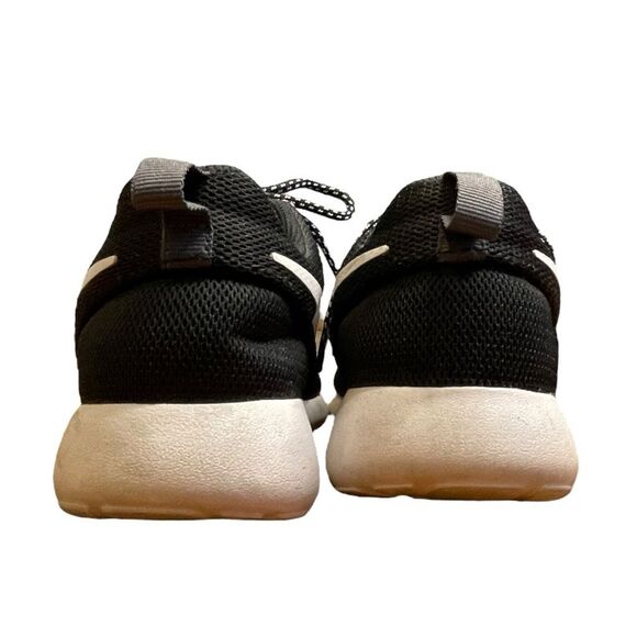 Nike Roshe One Running Shoe Black White Athletic Mesh Upper‎ Sneakers 5 - Picture 4 of 9